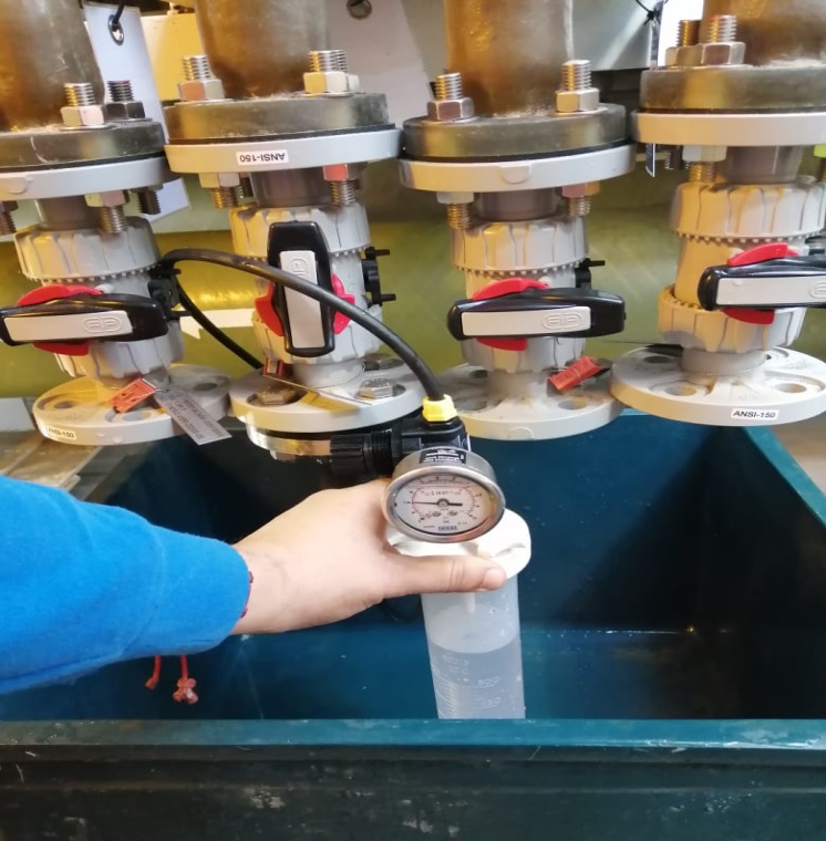 Toma de muestras analíticas en planta desaladora, imagen 2